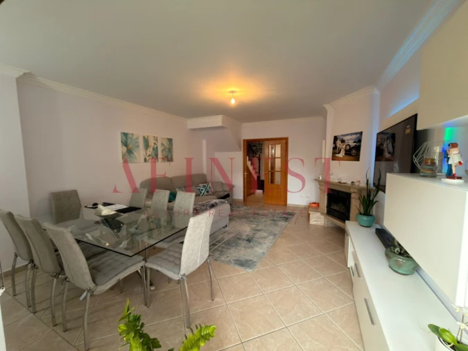 Apartamento T4 para Venda em Rio de Mouro Foto 2