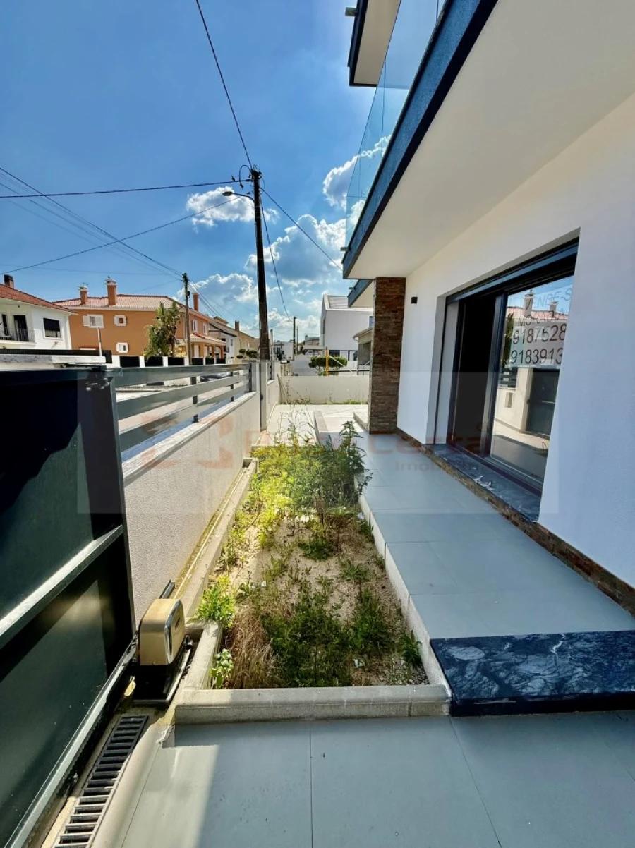 Moradia T4 para Venda em Santo Antão e São Julião do Tojal Foto 3