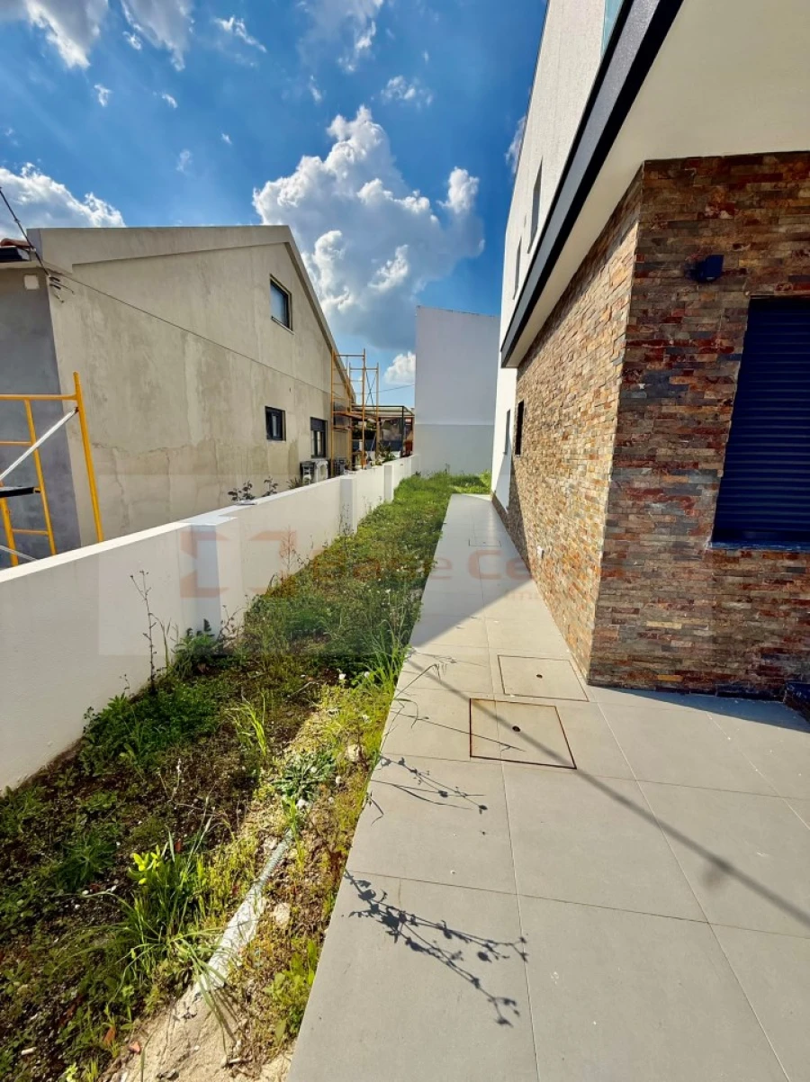 Moradia T4 para Venda em Santo Antão e São Julião do Tojal Foto 4