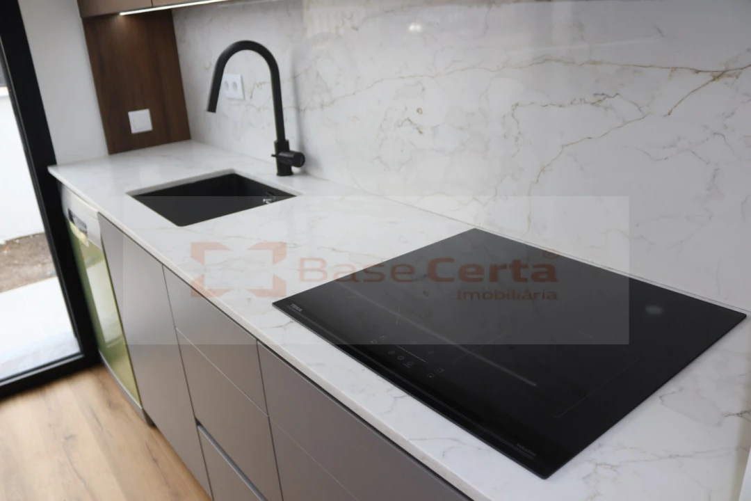 Moradia T5 para Venda em Santa Iria de Azoia, São João da Talha e Bobadela Foto 9