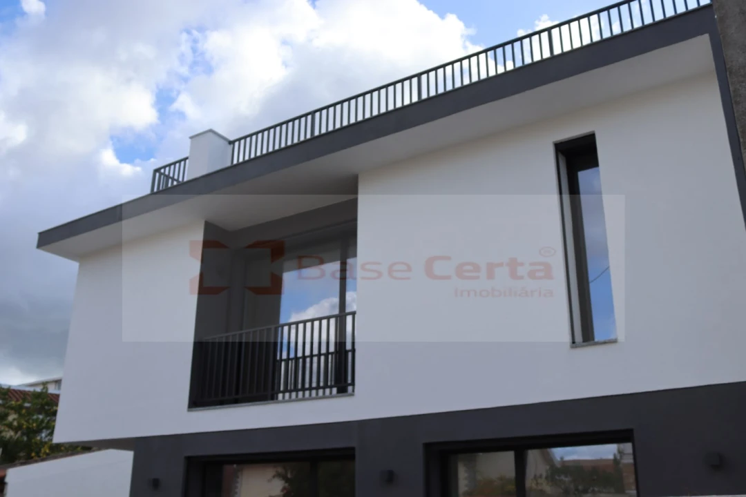 Moradia T5 para Venda em Santa Iria de Azoia, São João da Talha e Bobadela Foto 14