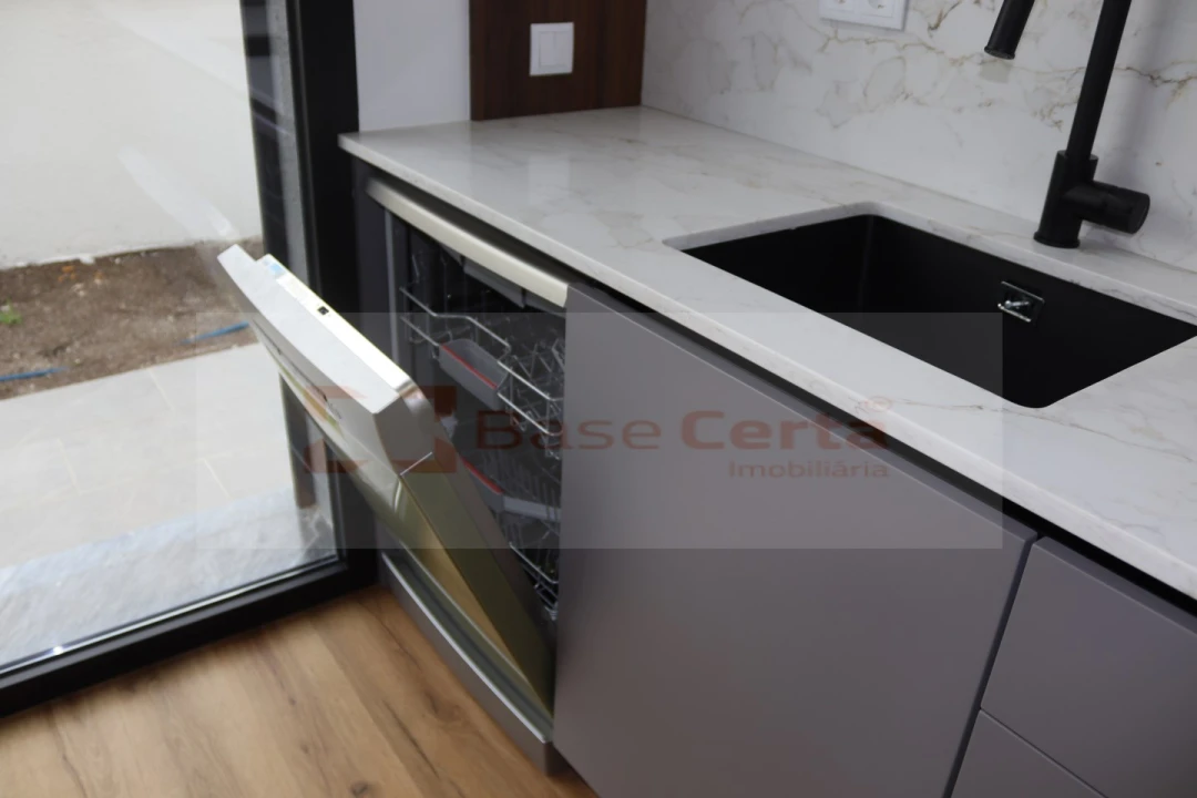 Moradia T5 para Venda em Santa Iria de Azoia, São João da Talha e Bobadela Foto 20