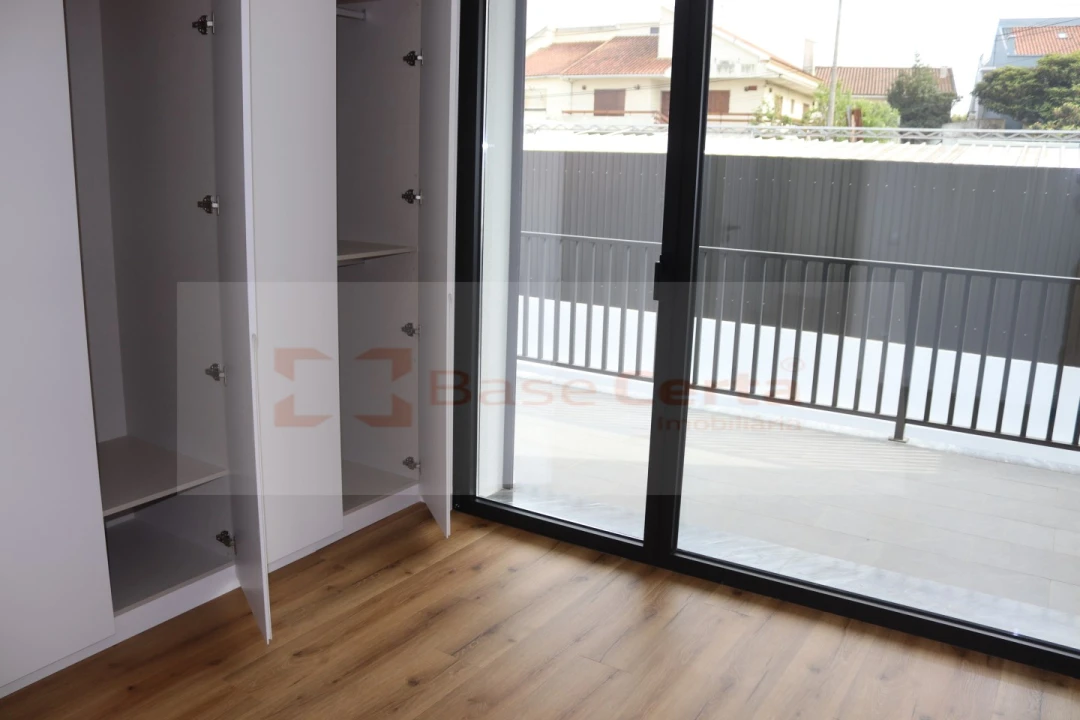 Moradia T5 para Venda em Santa Iria de Azoia, São João da Talha e Bobadela Foto 10