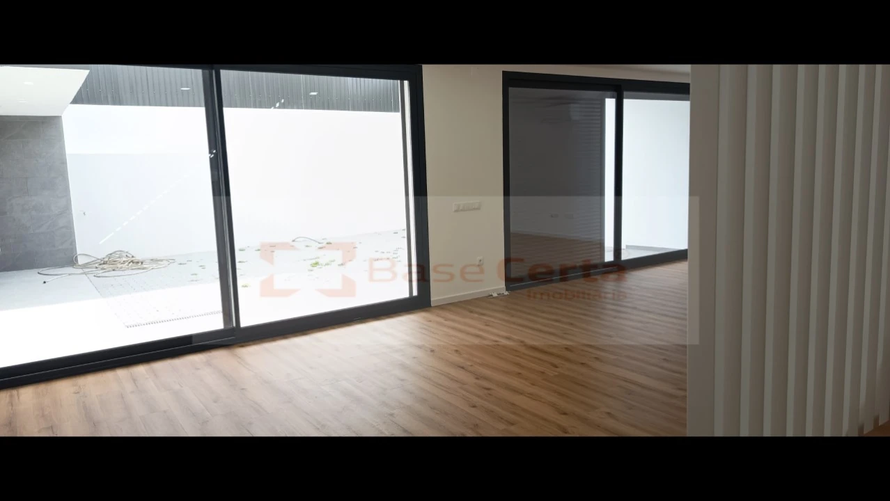 Moradia T5 para Venda em Santa Iria de Azoia, São João da Talha e Bobadela Foto 34