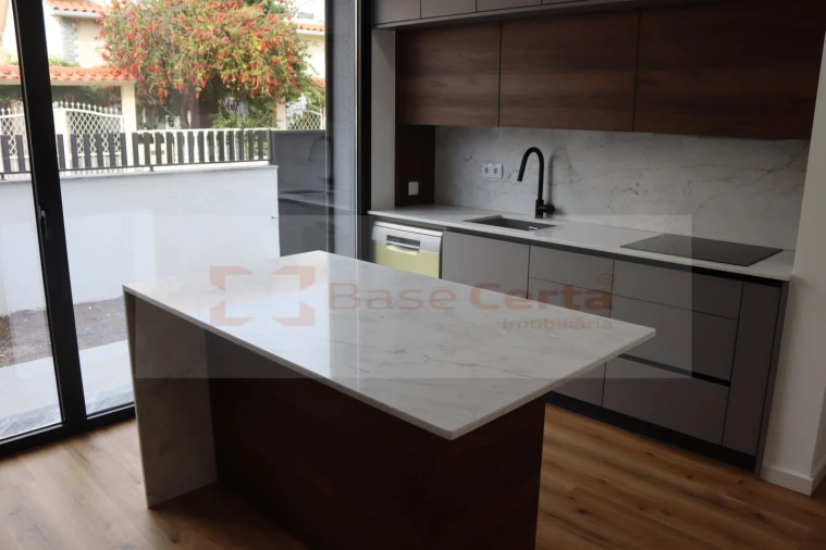 Moradia T5 para Venda em Santa Iria de Azoia, São João da Talha e Bobadela Foto 26