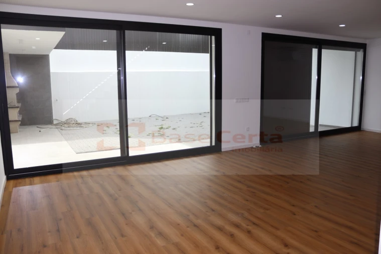 Moradia T5 para Venda em Santa Iria de Azoia, São João da Talha e Bobadela Foto 28