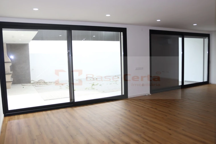 Moradia T5 para Venda em Santa Iria de Azoia, São João da Talha e Bobadela Foto 29