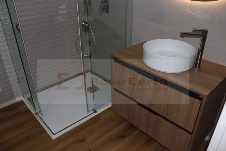 Moradia T5 para Venda em Santa Iria de Azoia, São João da Talha e Bobadela Foto 31