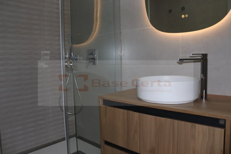 Moradia T5 para Venda em Santa Iria de Azoia, São João da Talha e Bobadela Foto 32