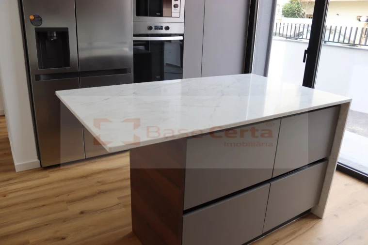 Moradia T5 para Venda em Santa Iria de Azoia, São João da Talha e Bobadela Foto 35