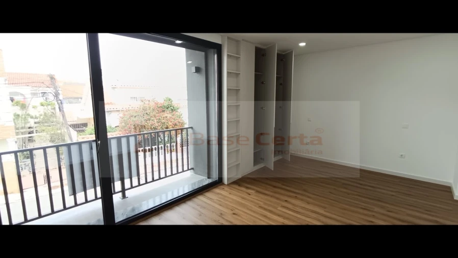 Moradia T5 para Venda em Santa Iria de Azoia, São João da Talha e Bobadela Foto 41