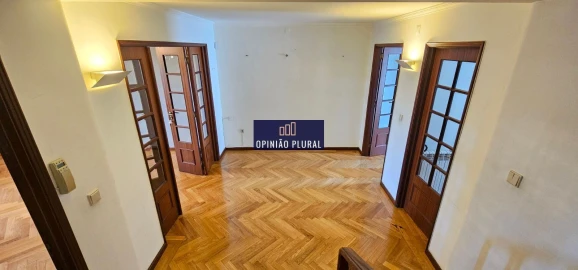 Moradia T5 para Venda em Campanhã