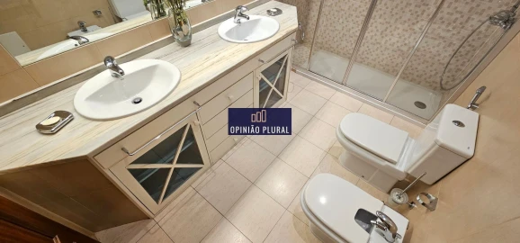 Moradia T5 para Venda em Campanhã