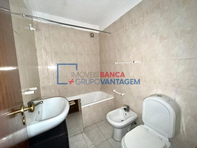 Apartamento T2 para Venda em Fânzeres e São Pedro da Cova Foto 14