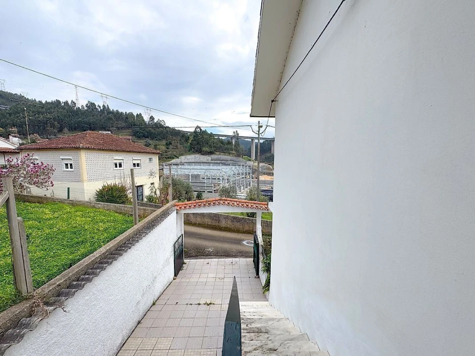 Moradia T4 para Venda em Ceira Foto 11