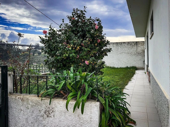 Moradia T4 para Venda em Ceira Foto 3