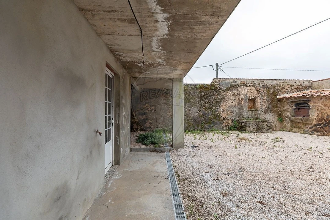 Moradia T2 para Venda em Alvares Foto 23