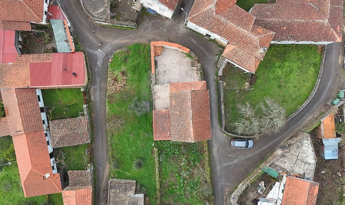 Moradia T2 para Venda em Alvares Foto 27