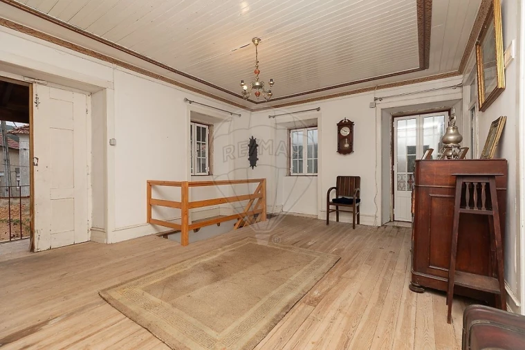 Moradia T2 para Venda em Alvares Foto 12