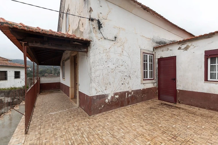 Moradia T2 para Venda em Alvares Foto 17