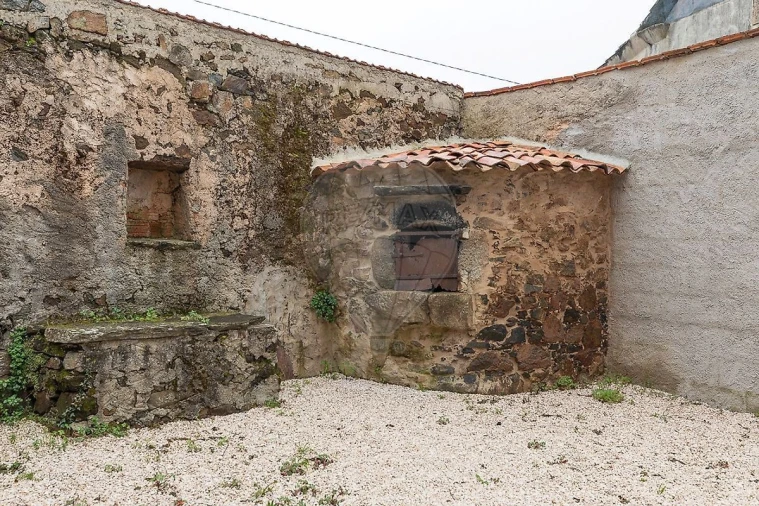 Moradia T2 para Venda em Alvares Foto 22