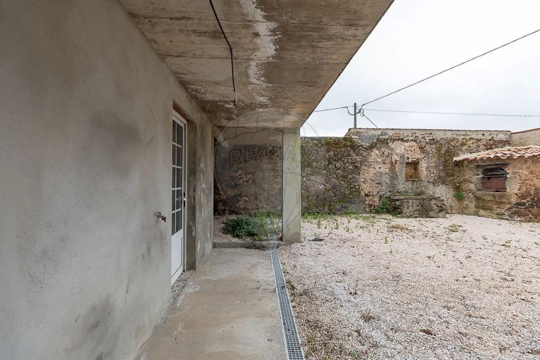 Moradia T2 para Venda em Alvares Foto 23