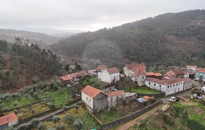 Moradia T2 para Venda em Alvares Foto 25