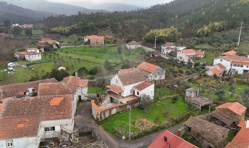 Moradia T2 para Venda em Alvares Foto 26