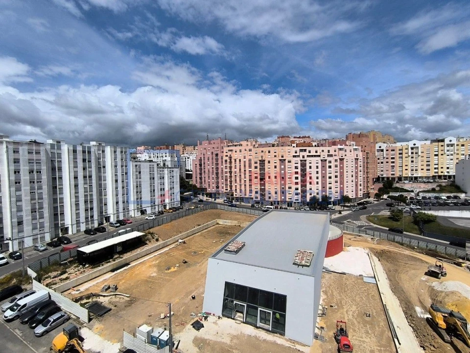 Apartamento T3 para Venda em Rio de Mouro Foto 25
