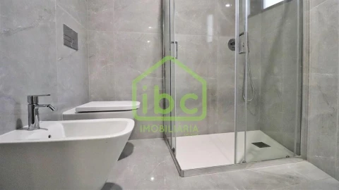 Apartamento T4 para Venda em Póvoa de Varzim, Beiriz e Argivai