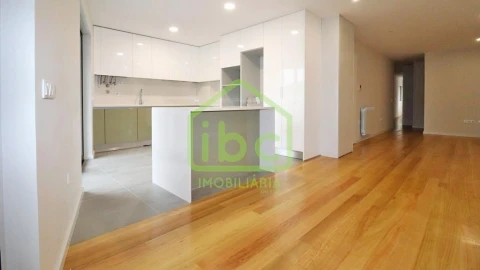 Apartamento T4 para Venda em Póvoa de Varzim, Beiriz e Argivai