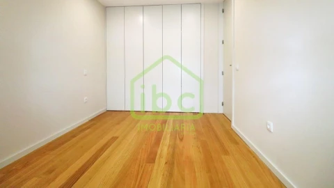 Apartamento T4 para Venda em Póvoa de Varzim, Beiriz e Argivai