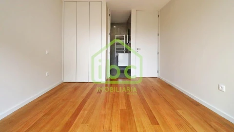 Apartamento T4 para Venda em Póvoa de Varzim, Beiriz e Argivai