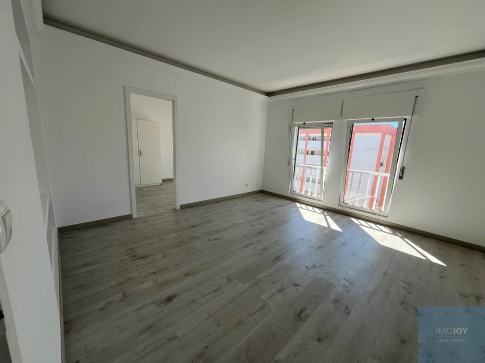Apartamento T2 para Venda em Carnide Foto 3