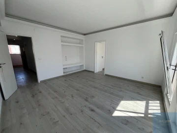Apartamento T2 para Venda em Carnide