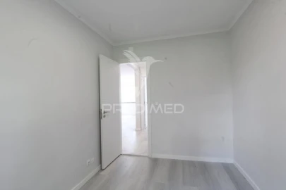 Apartamento T2 para Venda em Benfica