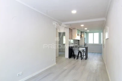Apartamento T2 para Venda em Benfica