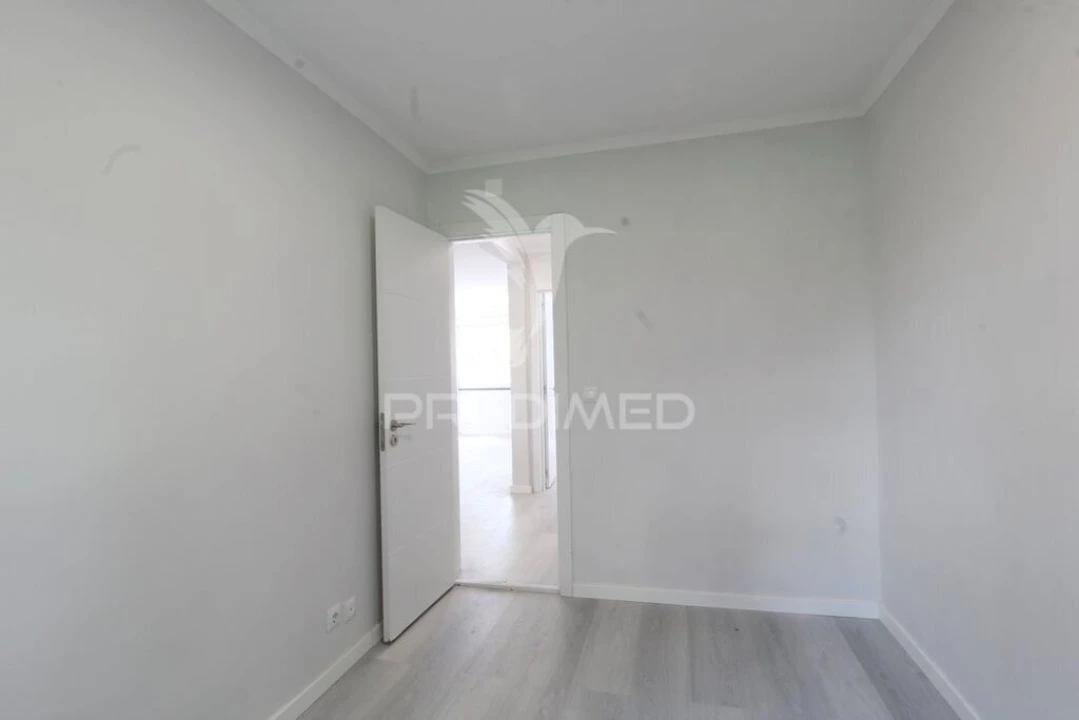 Apartamento T2 para Venda em Benfica Foto 6