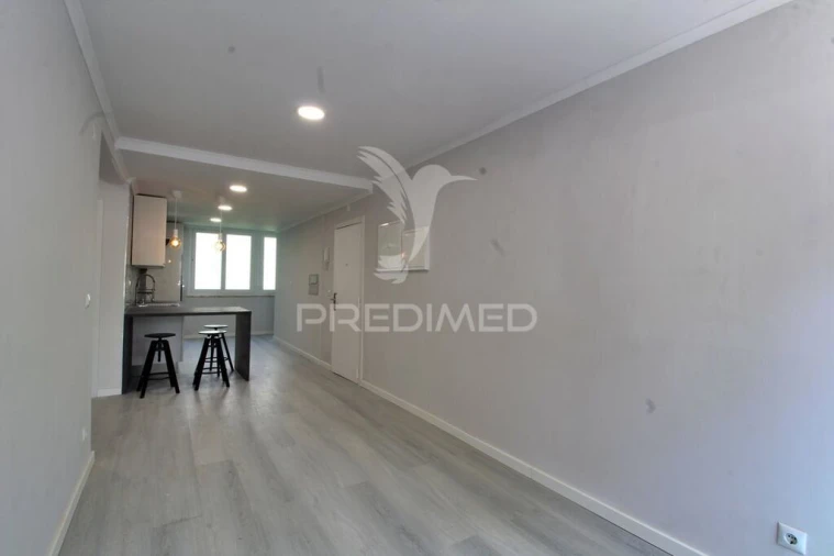 Apartamento T2 para Venda em Benfica Foto 9