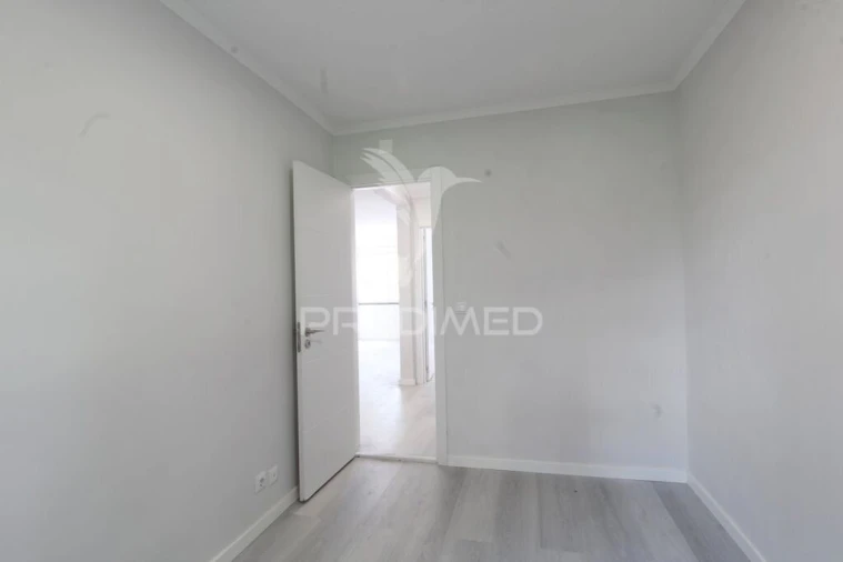 Apartamento T2 para Venda em Benfica Foto 6