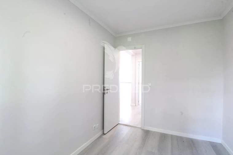 Apartamento T2 para Venda em Benfica Foto 7