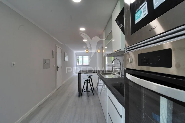 Apartamento T2 para Venda em Benfica Foto 2