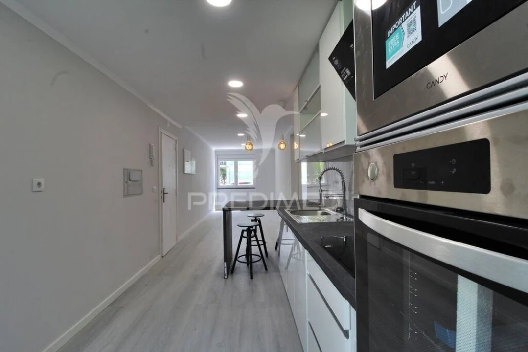 Apartamento T2 para Venda em Benfica Foto 2