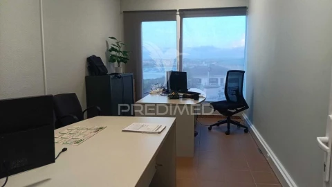 Armazém para Arrendamento em Almargem do Bispo, Pêro Pinheiro e Montelavar