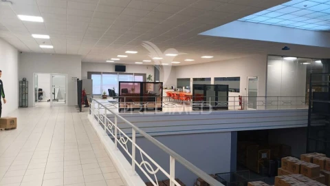 Armazém para Arrendamento em Almargem do Bispo, Pêro Pinheiro e Montelavar