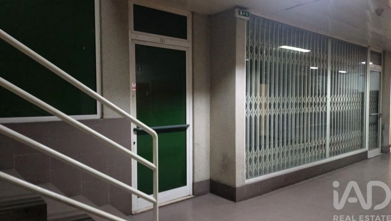 Loja para Venda em Gondomar (São Cosme), Valbom e Jovim Foto 1