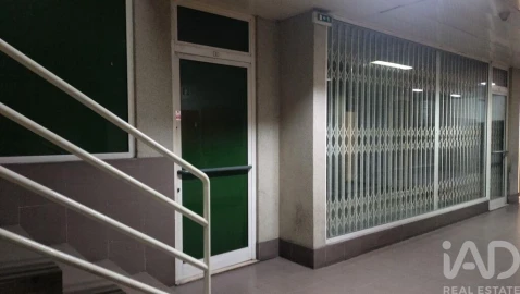 Loja para Venda em Gondomar (São Cosme), Valbom e Jovim