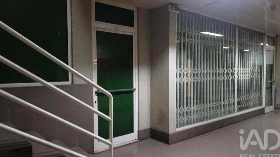 Loja para Venda em Gondomar (São Cosme), Valbom e Jovim