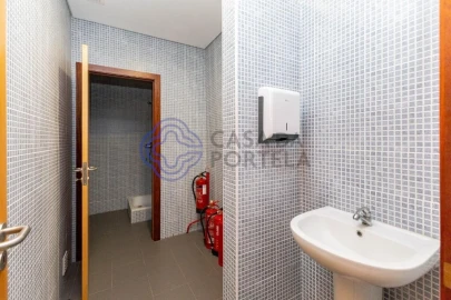 Armazém para Venda em Ermesinde