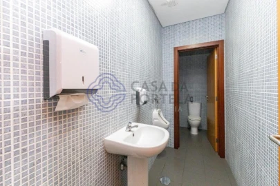 Armazém para Venda em Ermesinde